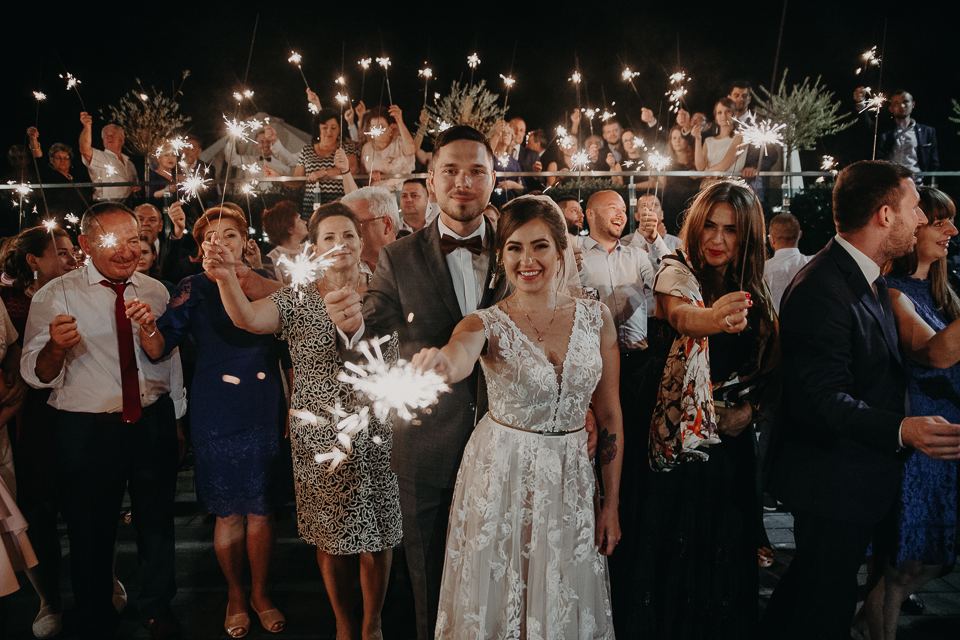 Zimne ognie na weselu - Rustykalny ślub i wesele Justyna & Damian - fotograf ślubny Nowy Sącz