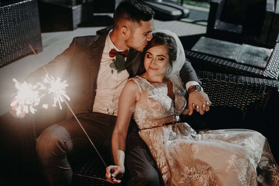 Zimne ognie na weselu - Rustykalny ślub i wesele Justyna & Damian - fotograf ślubny Nowy Sącz