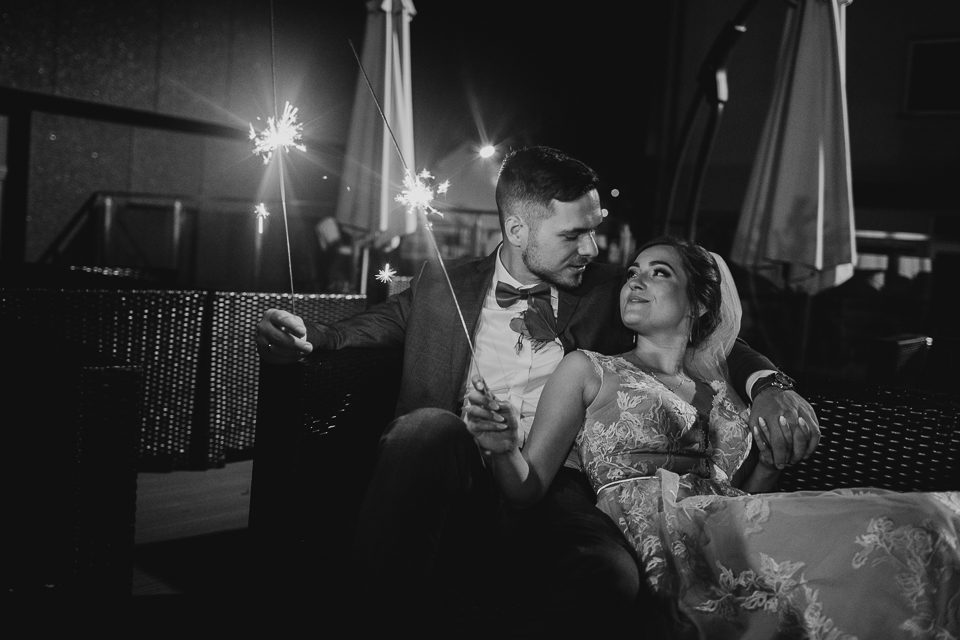 Zimne ognie na weselu - Rustykalny ślub i wesele Justyna & Damian - fotograf ślubny Nowy Sącz