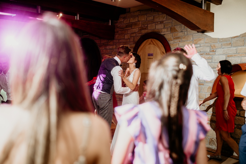 Rustykalne wesele w Nowym Sączu - Dorota & Piotr przez Adam Podwika Weddings - fotograf ślubny