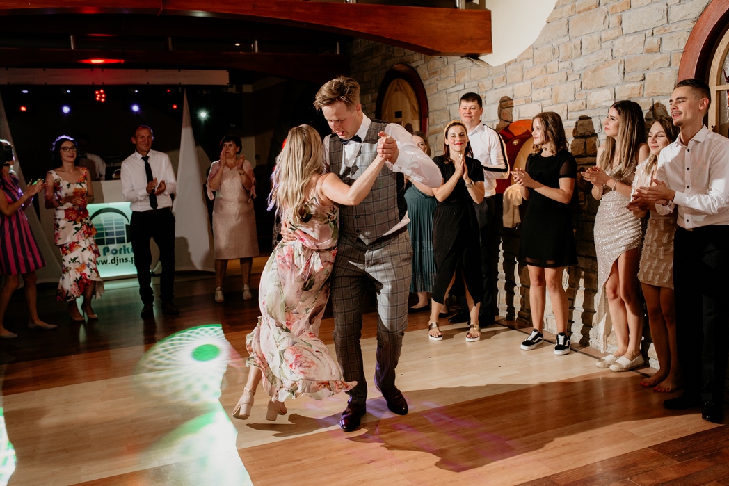 Rustykalne wesele w Nowym Sączu - Dorota & Piotr przez Adam Podwika Weddings - fotograf ślubny