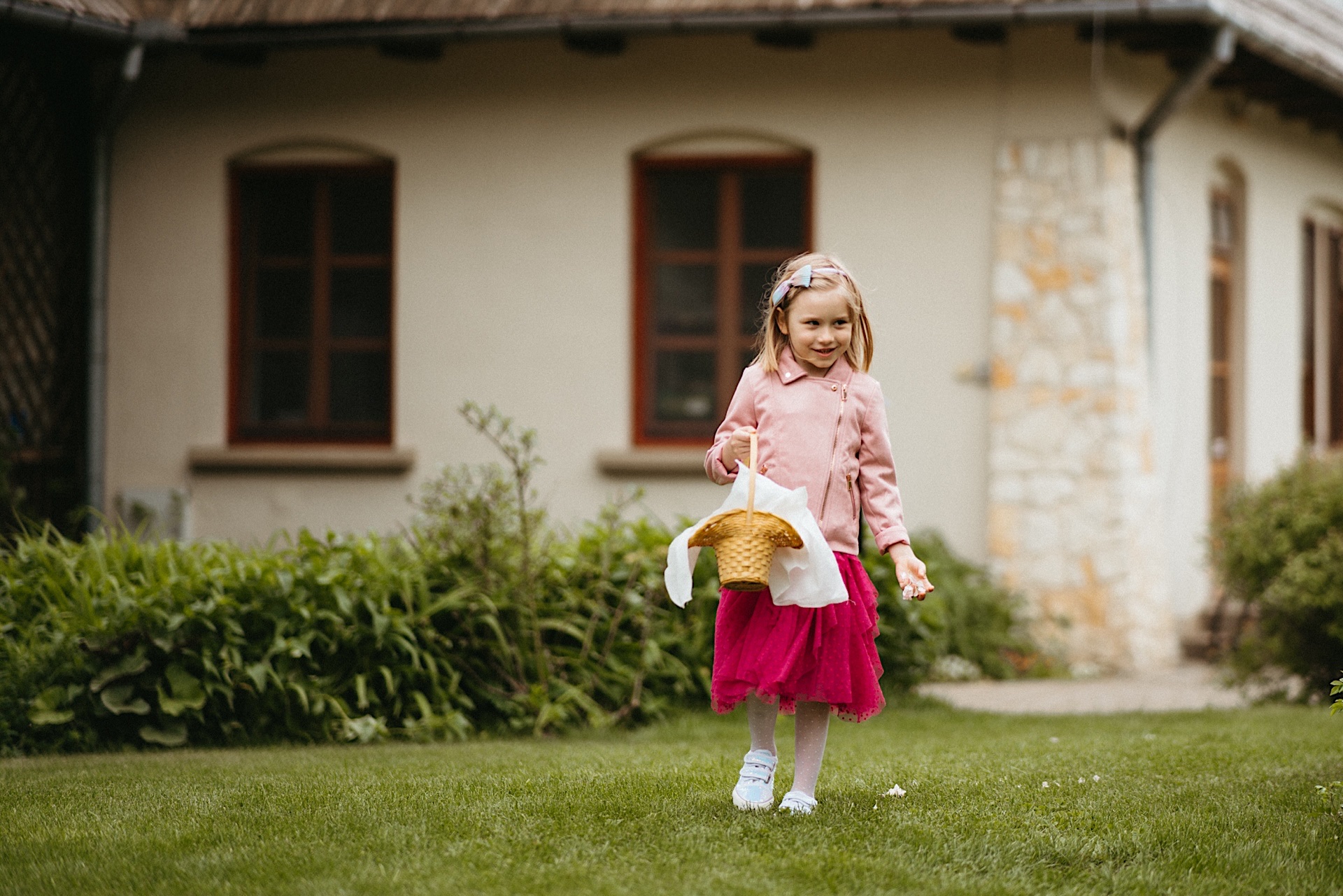 ślub plenerowy Kazimierz Dolny, Folwark Walencja. polski ślub w plenerze. letni ślub w dworku, folwarku. klimatyczny boho ślub plenerowy. Rustykalne dekoracje na ślubie. Fotograf Nowy Sącz Kraków Warszawa Kazimierz Dolny.