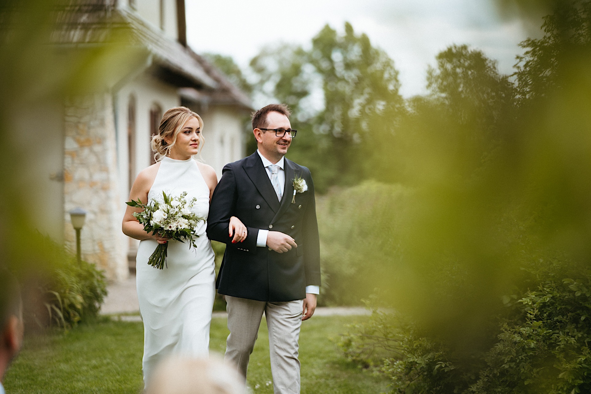 ślub plenerowy Kazimierz Dolny, Folwark Walencja. polski ślub w plenerze. letni ślub w dworku, folwarku. klimatyczny boho ślub plenerowy. Rustykalne dekoracje na ślubie. Fotograf Nowy Sącz Kraków Warszawa Kazimierz Dolny.