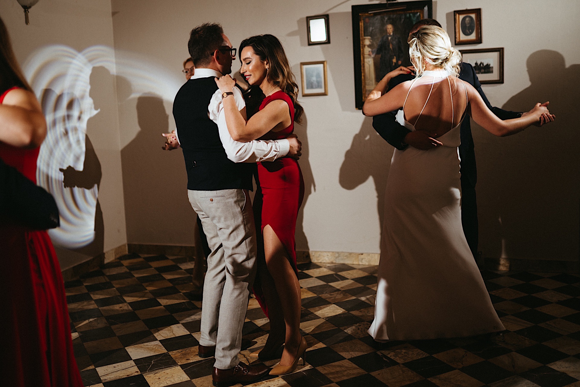 ślub plenerowy Kazimierz Dolny, Folwark Walencja. polski ślub w plenerze. letni ślub w dworku, folwarku. klimatyczny boho ślub plenerowy. Rustykalne dekoracje na ślubie. Fotograf Nowy Sącz Kraków Warszawa Kazimierz Dolny.