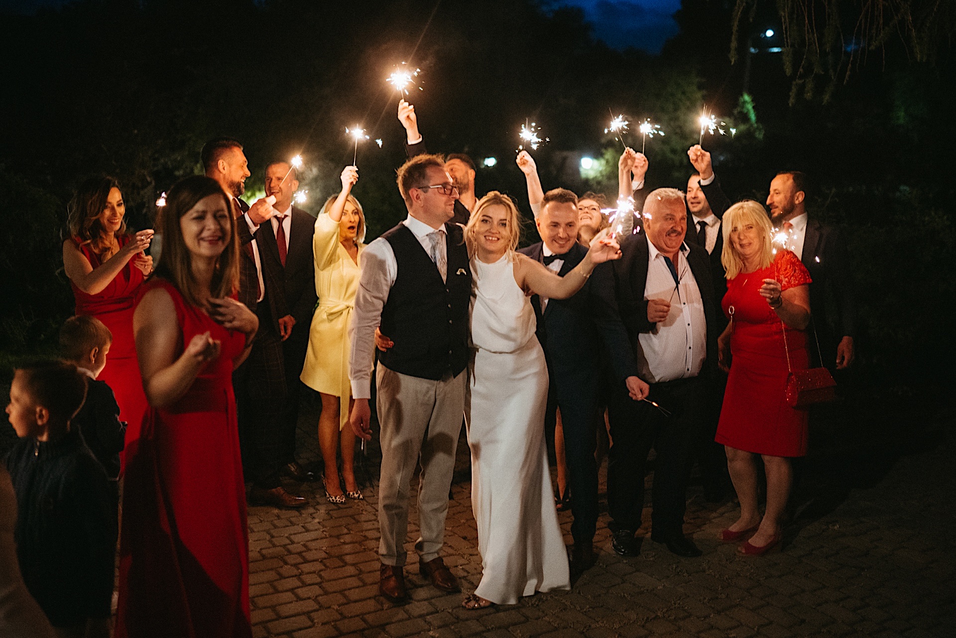 ślub plenerowy Kazimierz Dolny, Folwark Walencja. polski ślub w plenerze. letni ślub w dworku, folwarku. klimatyczny boho ślub plenerowy. Rustykalne dekoracje na ślubie. Fotograf Nowy Sącz Kraków Warszawa Kazimierz Dolny.